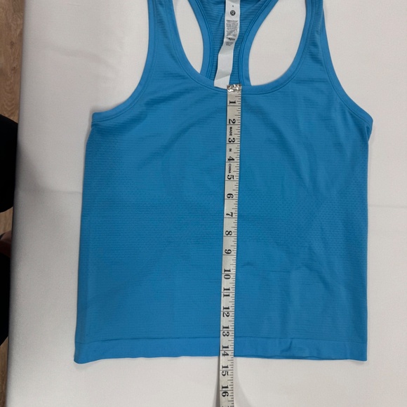 Lululemon Swiftly Tech Racerback Tank‎ Top 2.0  - Size 6. - Picture 7 of 16